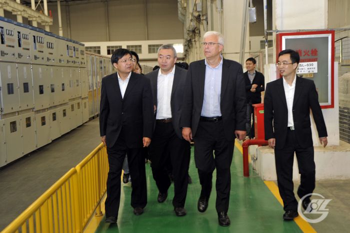 700施耐德電氣全球財務總裁一行參觀盛隆工廠.jpg 700施耐德電氣全球財務總裁一行參觀盛隆工廠.jpg